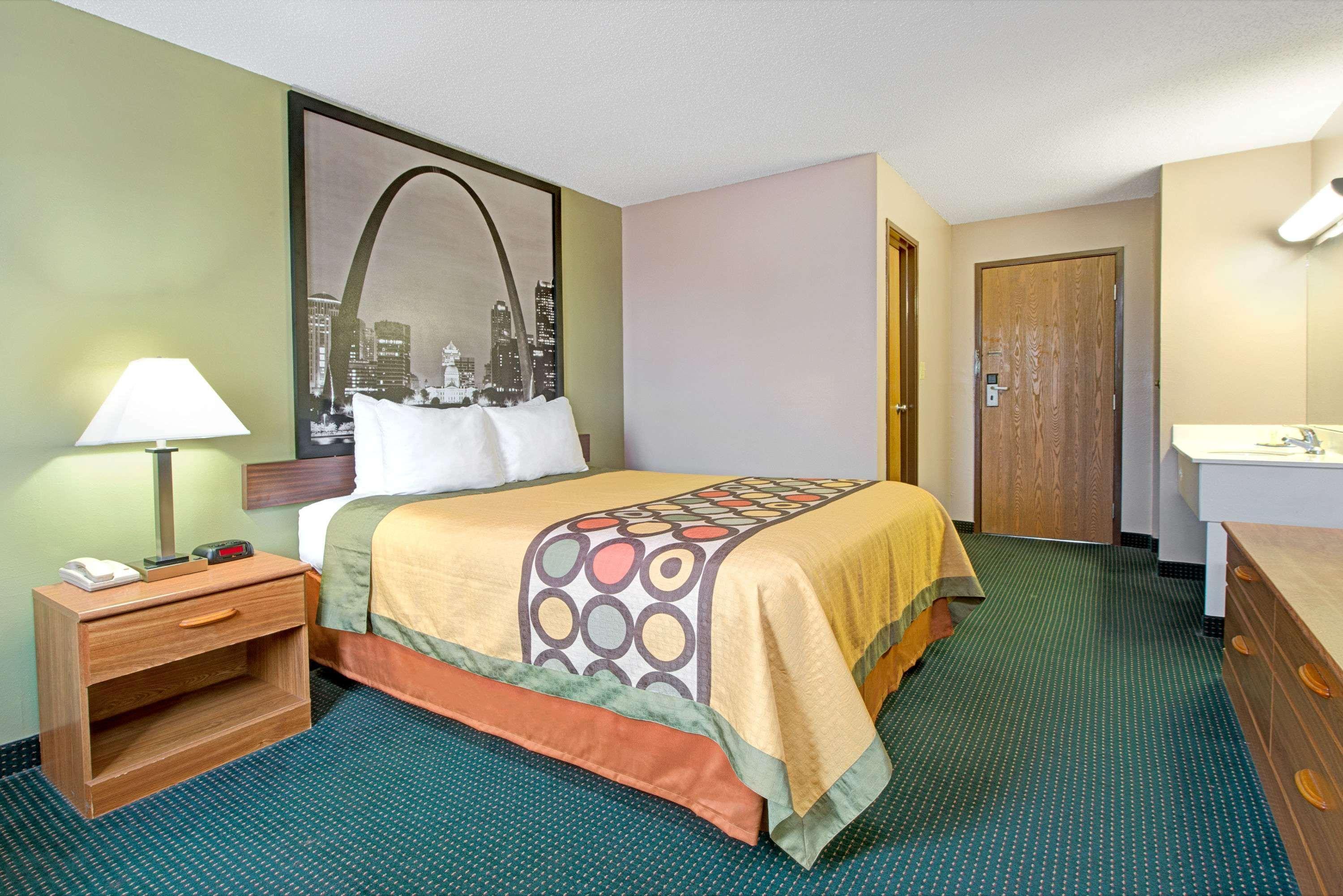 Super 8 By Wyndham Eureka/Six Flags Nearby Hotel Exterior foto