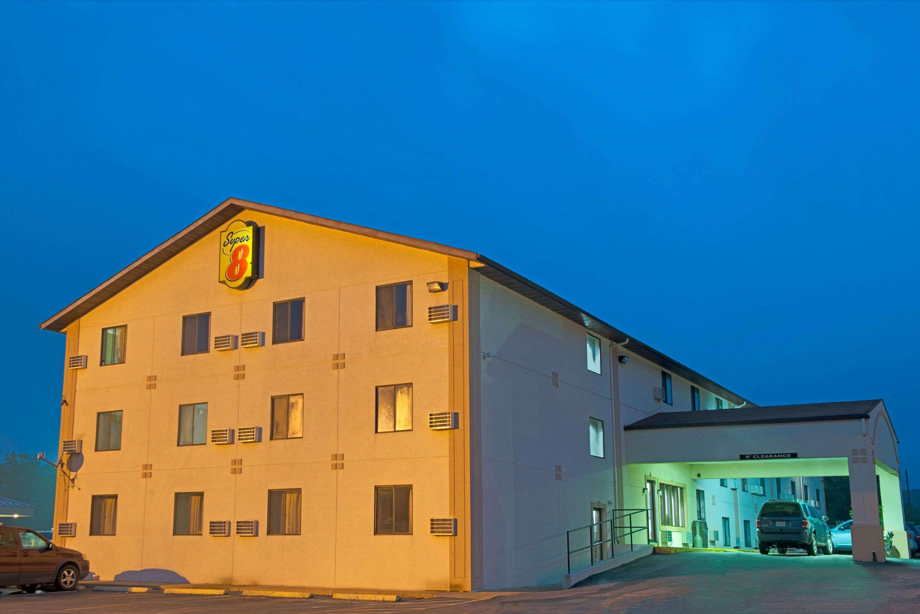 Super 8 By Wyndham Eureka/Six Flags Nearby Hotel Exterior foto