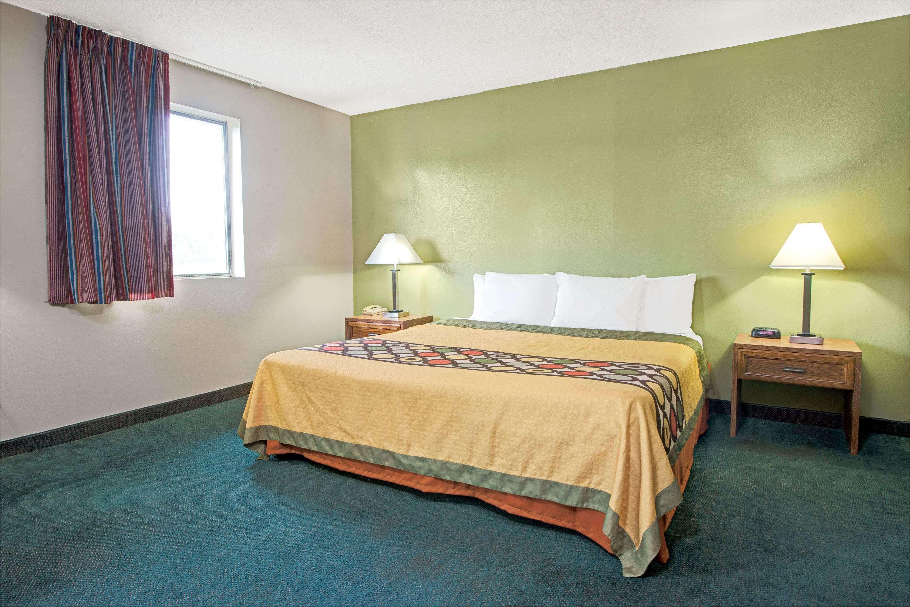 Super 8 By Wyndham Eureka/Six Flags Nearby Hotel Exterior foto